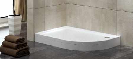 Shower tray with asymmetric panel